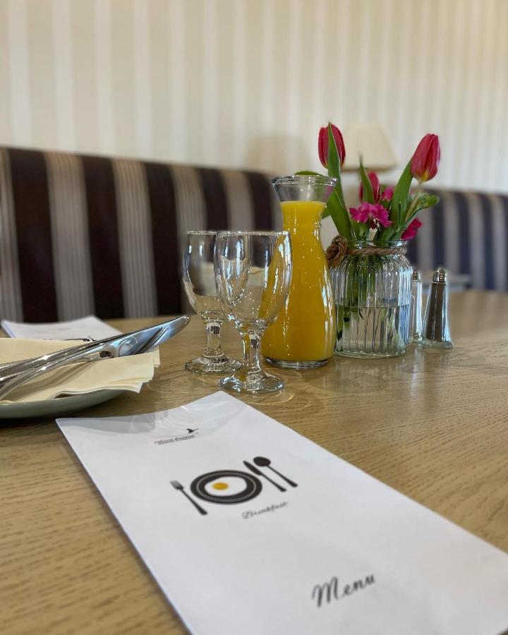 מלון Komárno Diva Kacica Restaurant & Pansion מראה חיצוני תמונה