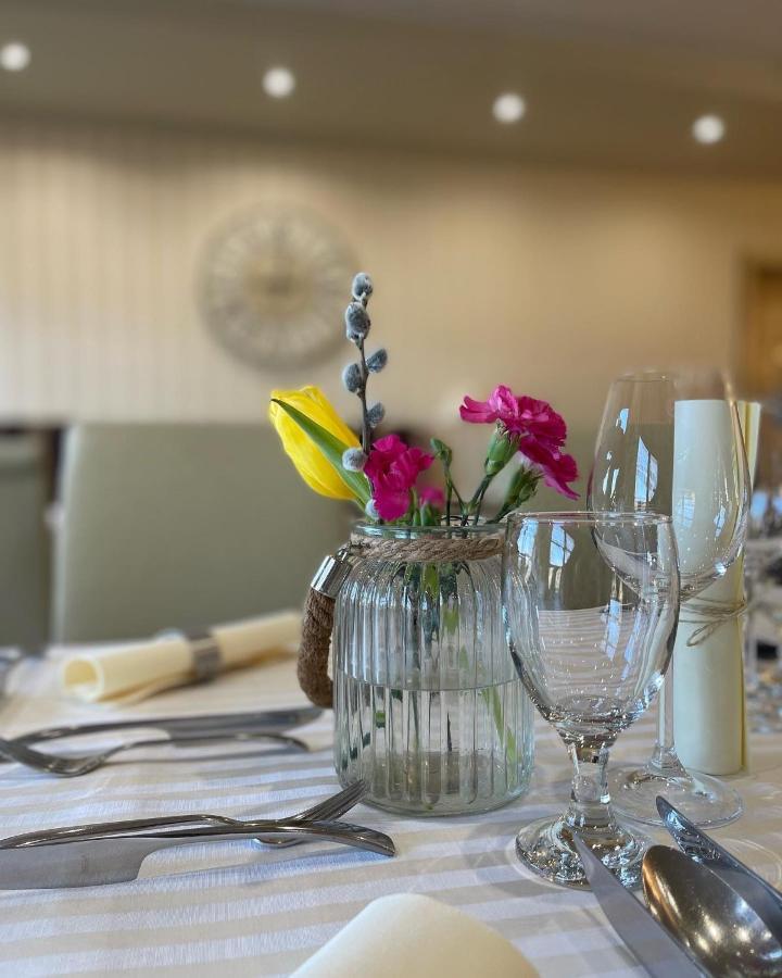 מלון Komárno Diva Kacica Restaurant & Pansion מראה חיצוני תמונה