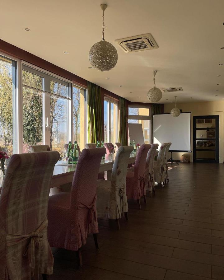מלון Komárno Diva Kacica Restaurant & Pansion מראה חיצוני תמונה