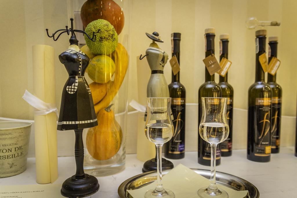 מלון Komárno Diva Kacica Restaurant & Pansion מראה חיצוני תמונה